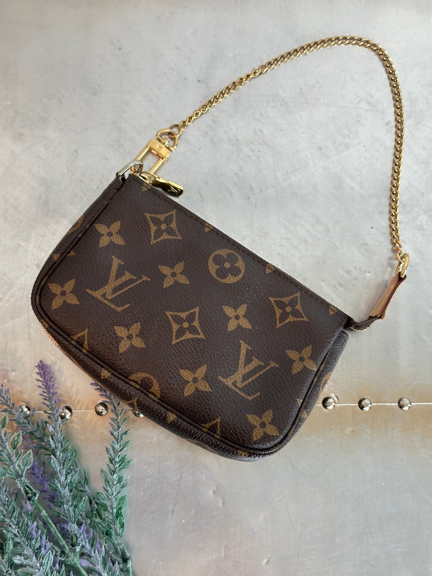 Pre-owned Authentic Louis Vuitton MINI Pochette Accessoires Monogram Handbag