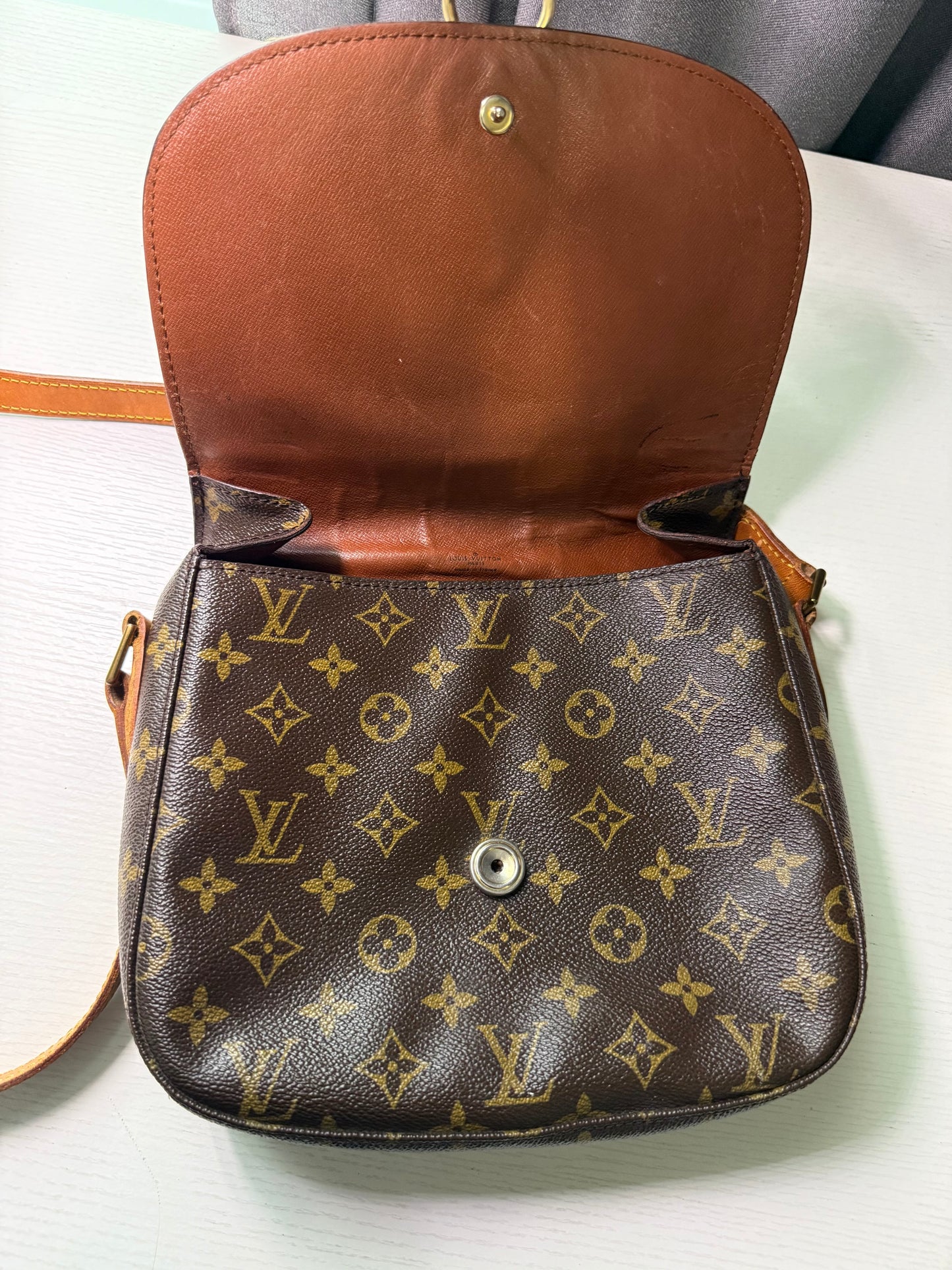 Pre-owned Authentic Louis Vuitton Saint Cloud GM Monogram Crossbody Bag
