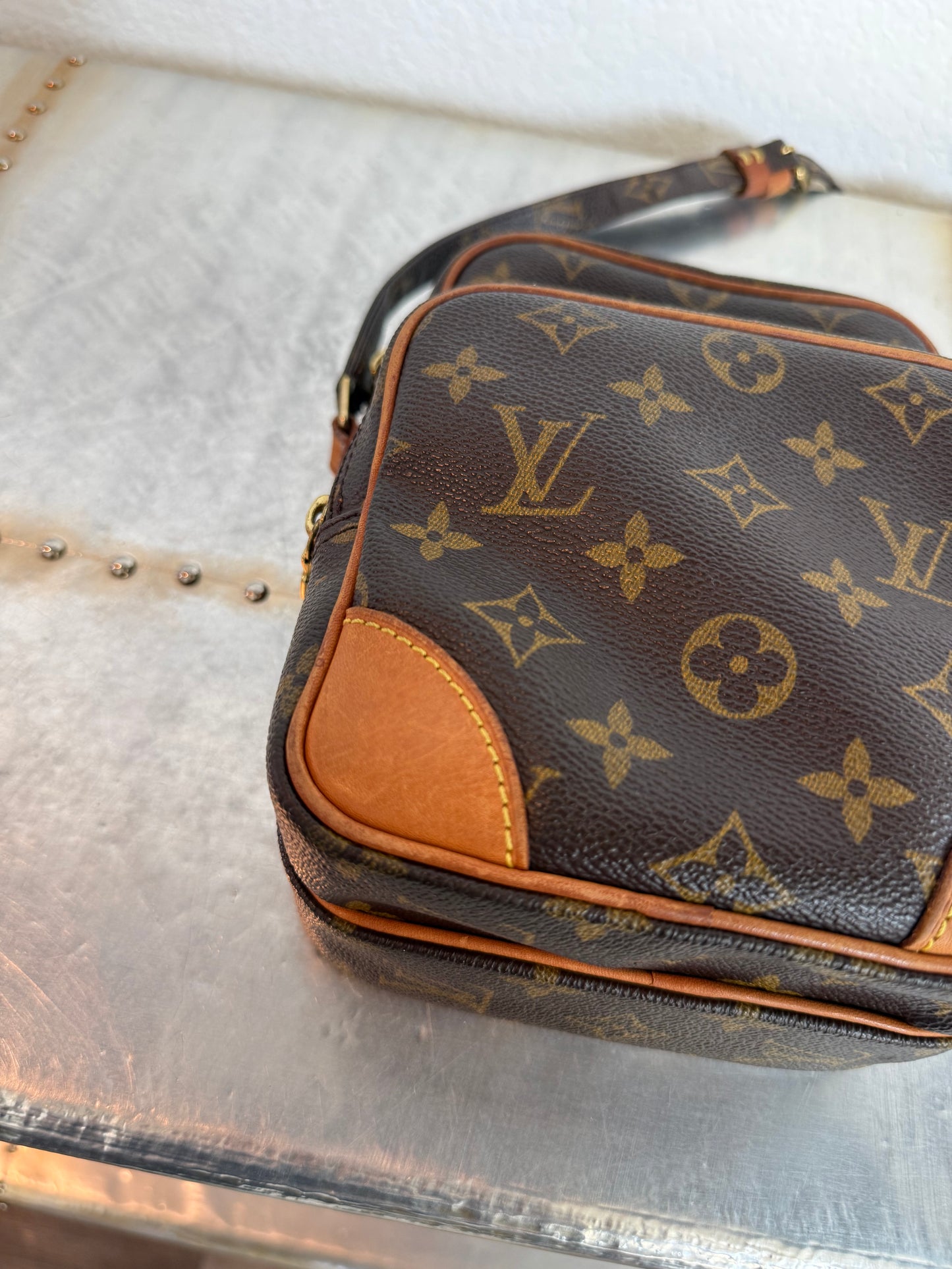 Pre-owned Authentic Louis Vuitton Amazon Monogram Crossbody Bag