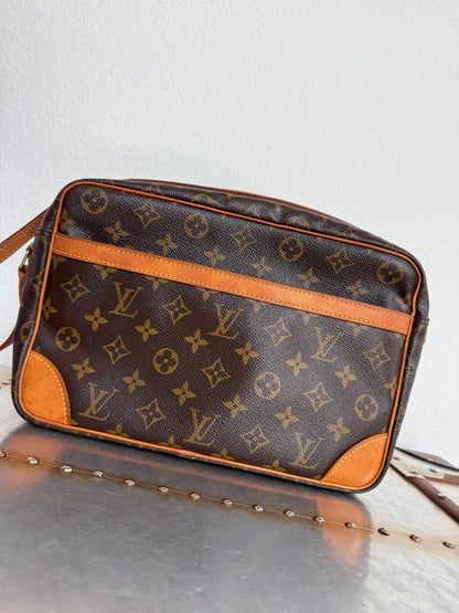 Pre-owned Louis Vuitton Trocadero 30 Monogram Shoulder / Crossbody Bag