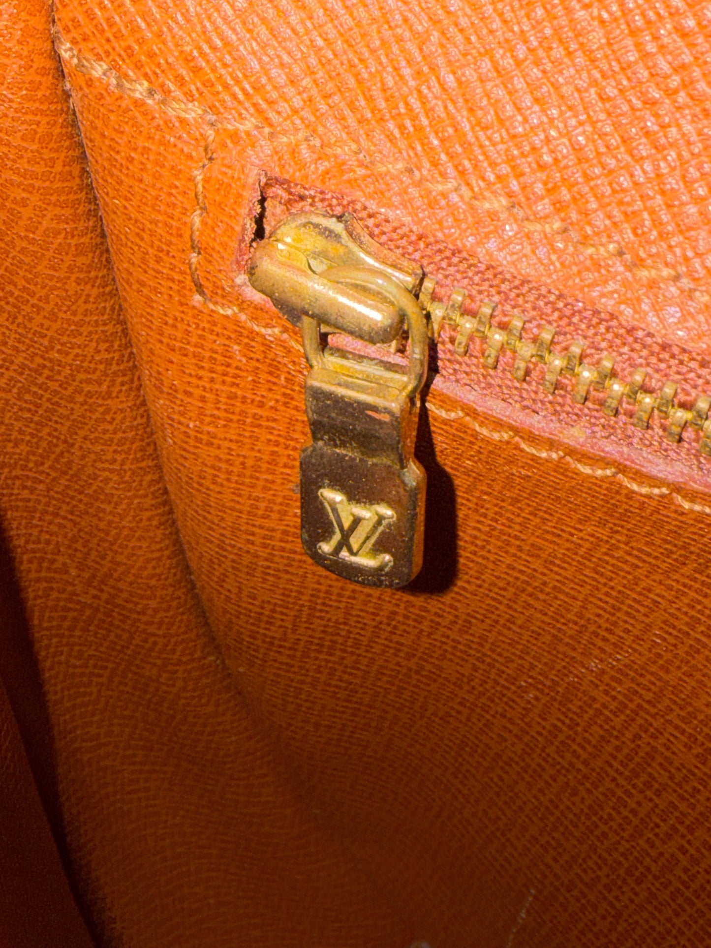 Pre-owned Authentic Louis Vuitton Chantilly PM Monogram Crossbody Bag