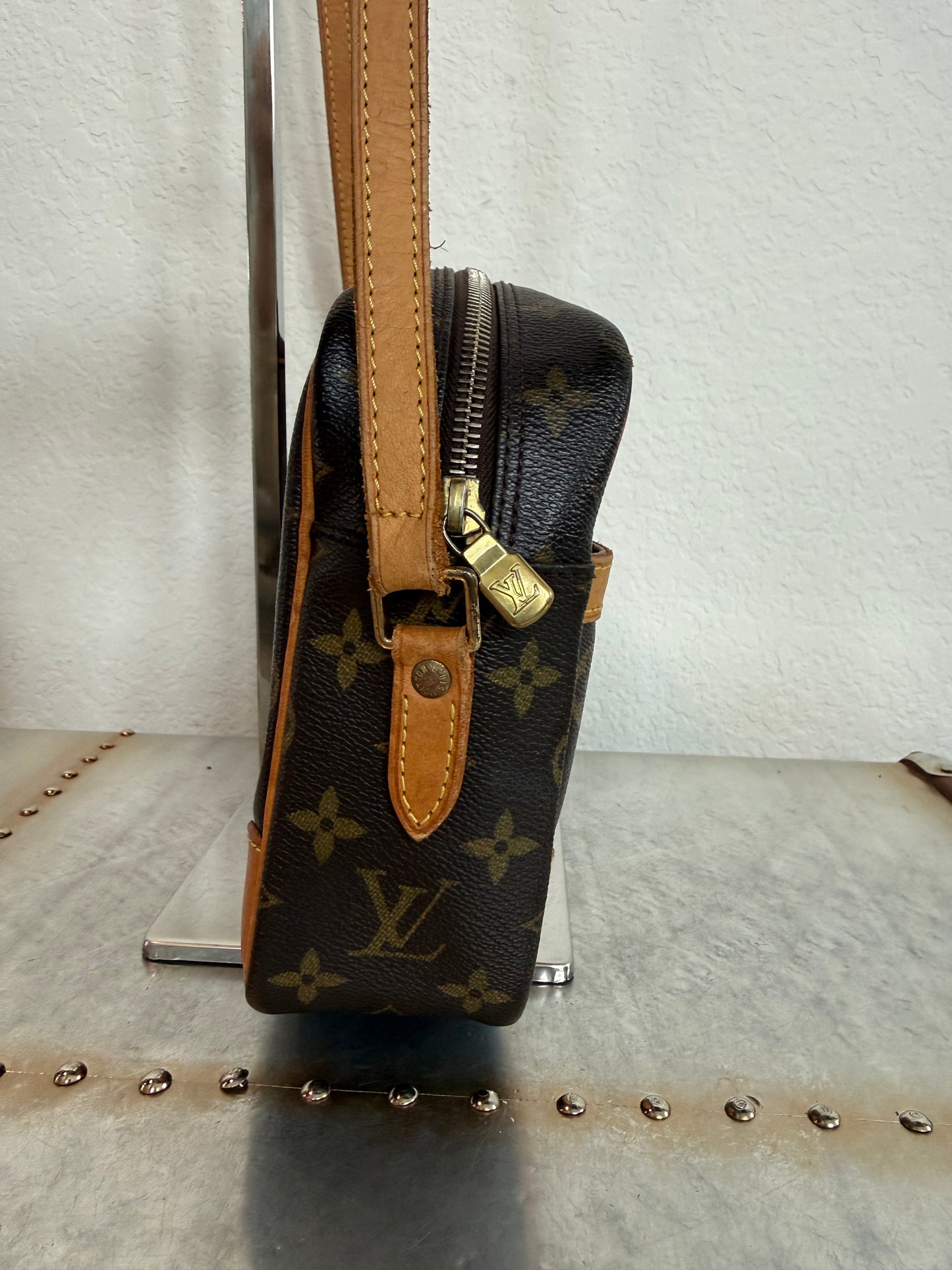 Pre-owned Authentic Louis Vuitton Trocadero 27 Monogram Crossbody Bag