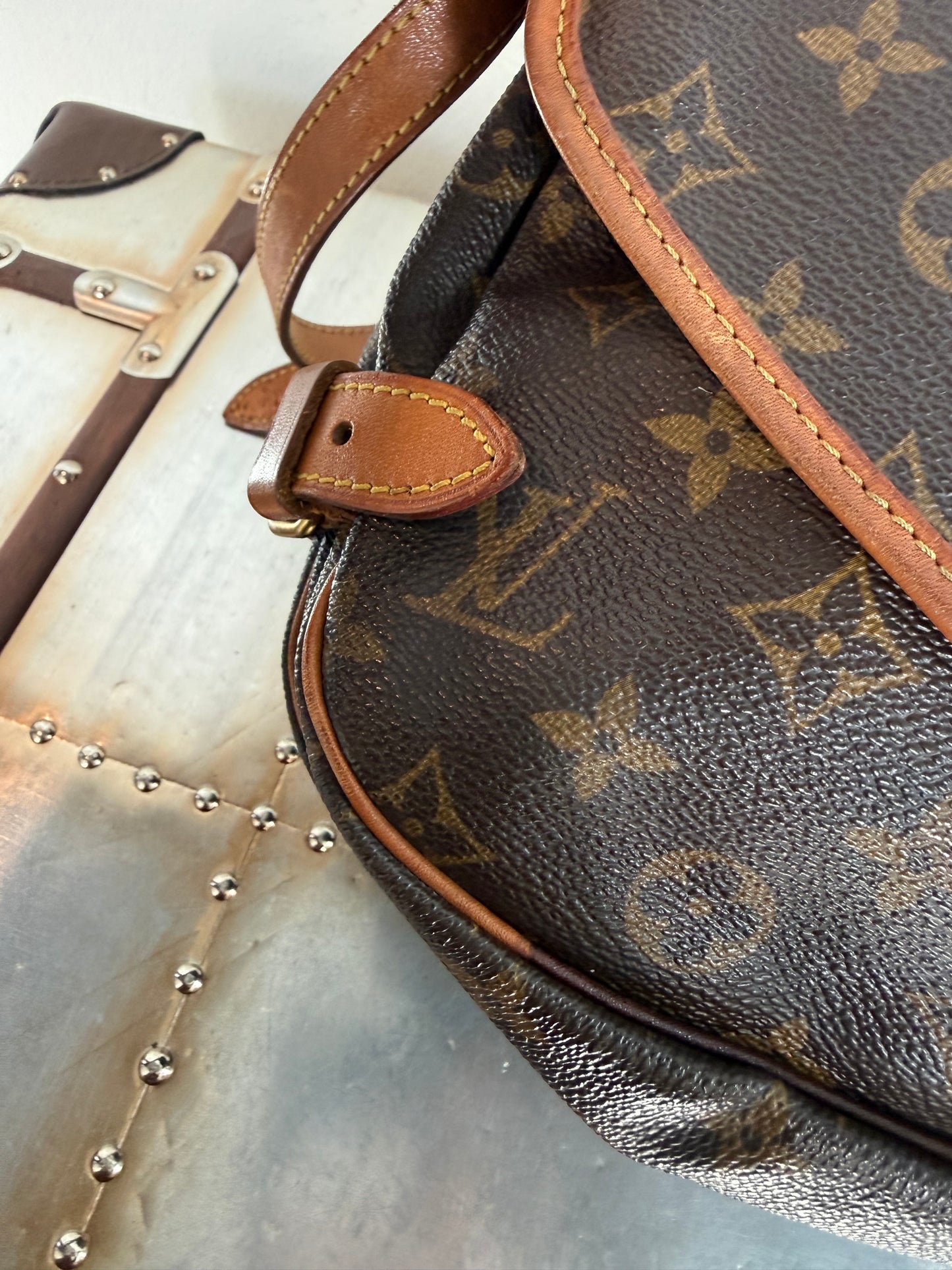 Pre-owned Authentic Louis Vuitton Saumur 30 Monogram Crossbody Bag