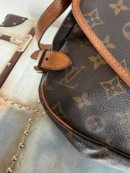 Pre-owned Authentic Louis Vuitton Saumur 30 Monogram Crossbody Bag