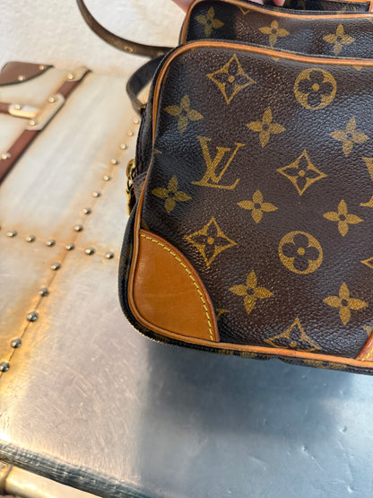 Pre-owned Authentic Louis Vuitton Amazon Monogram Crossbody Bag