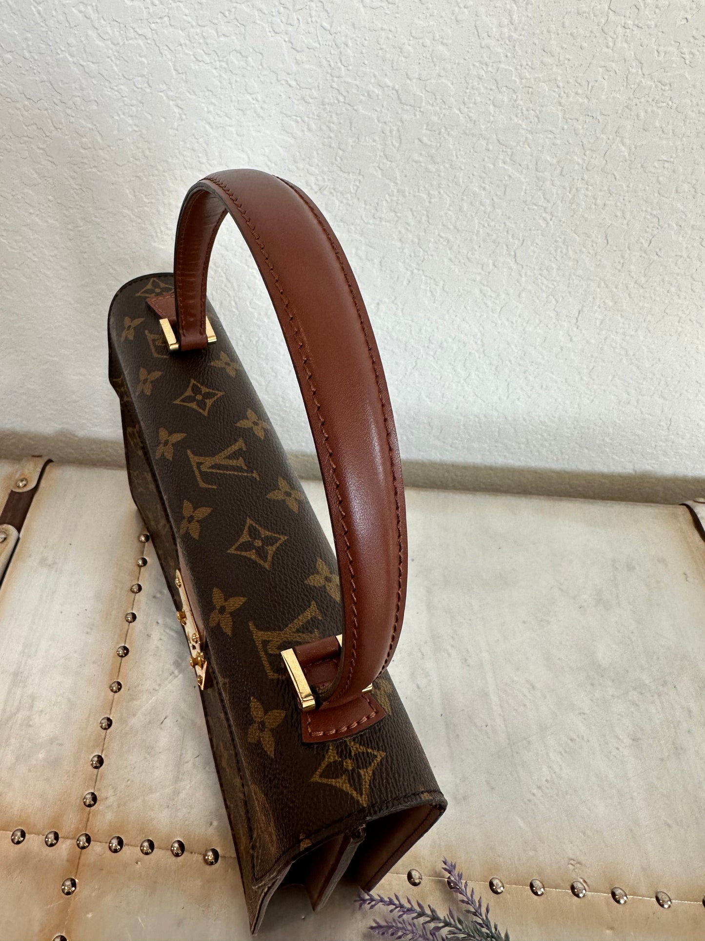 Pre-owned Authentic Louis Vuitton Concorde Monogram Handbag