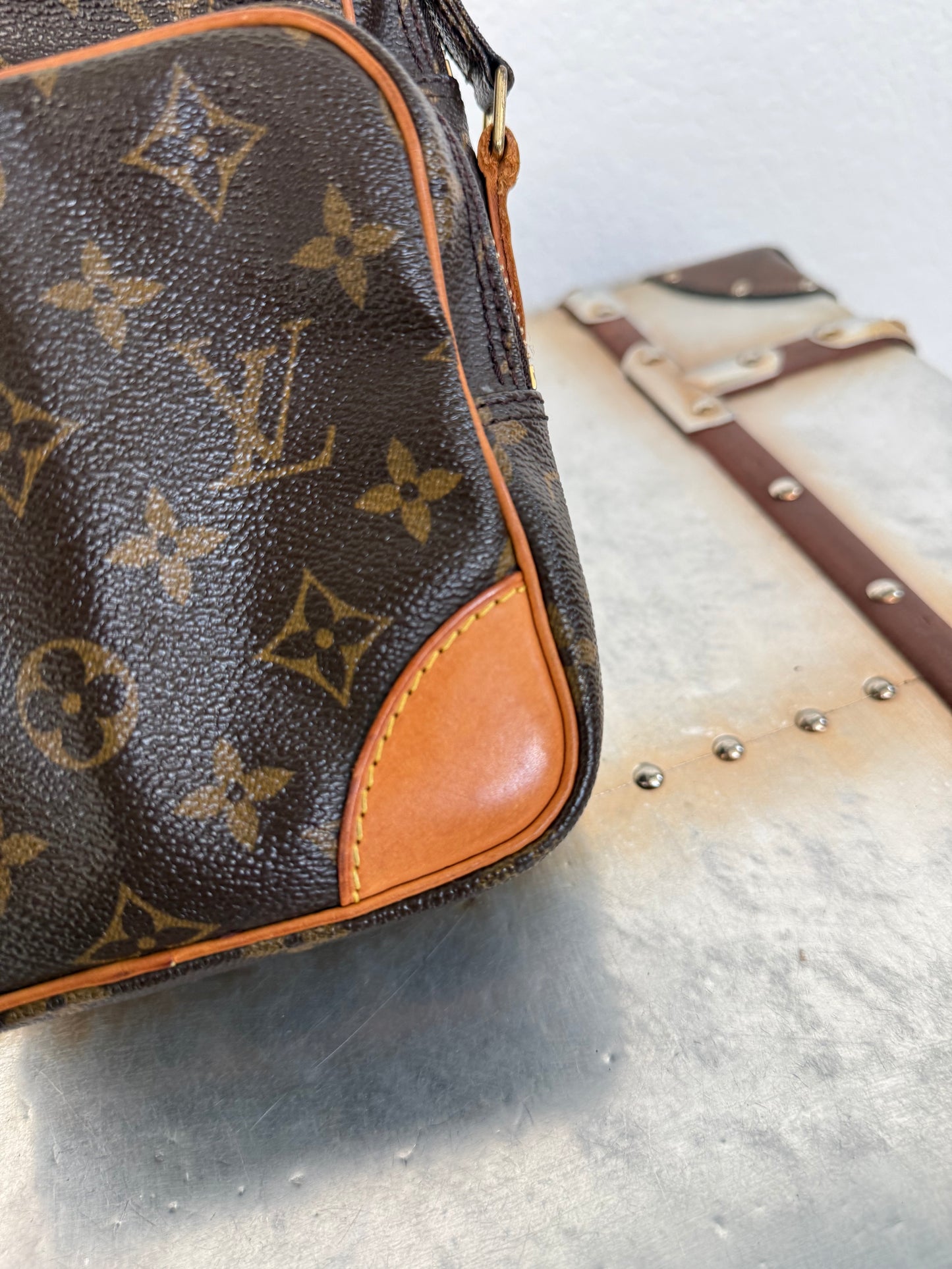 Pre-owned Authentic Louis Vuitton Amazon Monogram Crossbody Bag