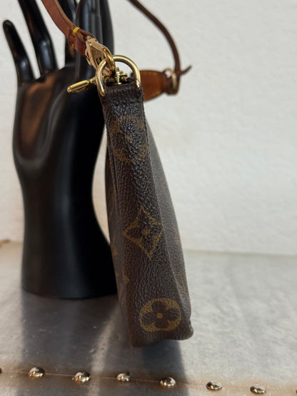 Pre-owned Authentic Louis Vuitton Pochette Accessoires Monogram Shoulder / Handbag