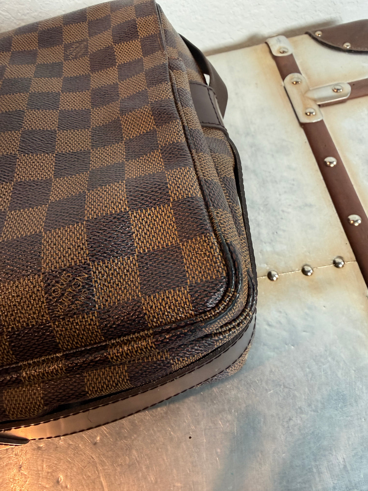 Pre-owned Authentic Louis Vuitton Naviglio Damier Ebene Crossbody Bag