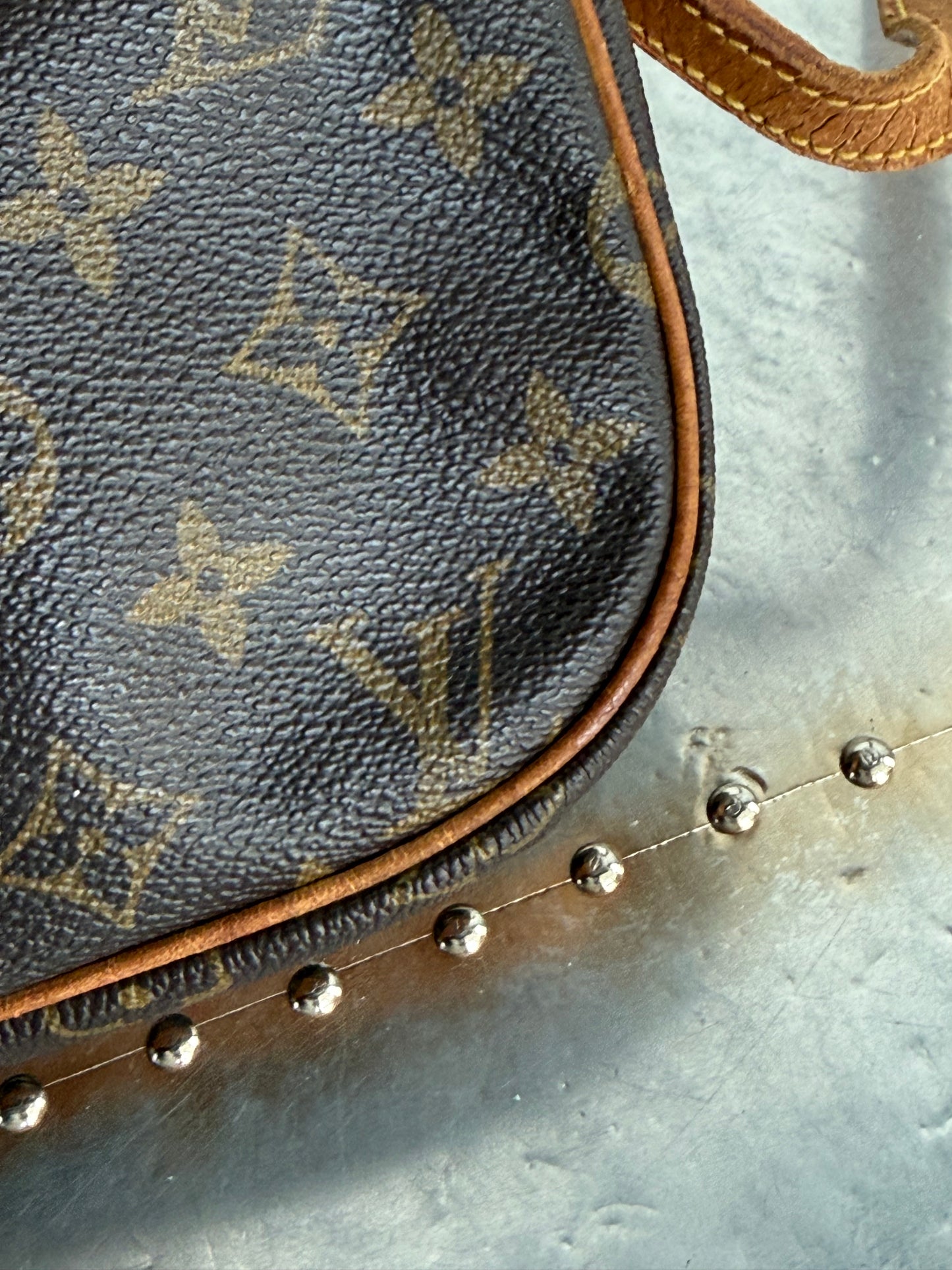 Pre-owned Authentic Louis Vuitton Senlis Monogram Crossbody /Shoulder Bag