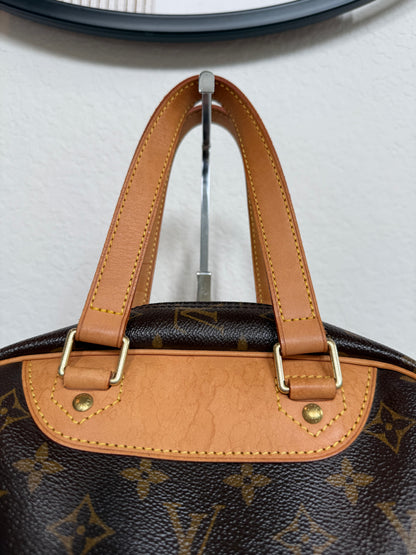 Pre-owned Authentic Louis Vuitton Excursion Monogram Handbag