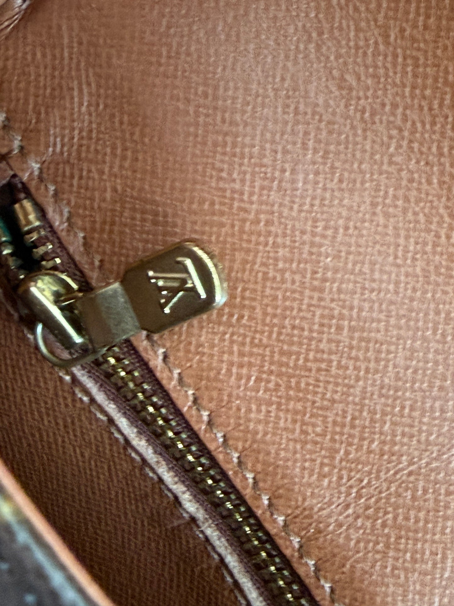 Pre-owned Authentic Louis Vuitton Chantilly PM Monogram Crossbody Bag