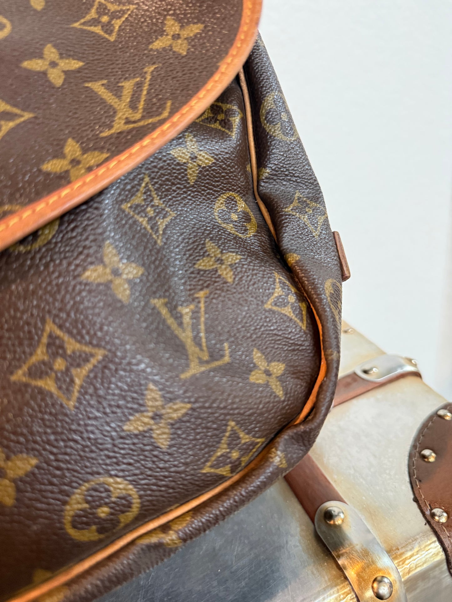 Pre-owned Authentic Louis Vuitton Monogram Saumur 35 Crossbody Bag
