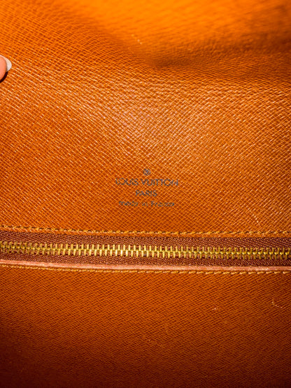 Pre-owned Authentic Louis Vuitton Saint Cloud GM Monogram Crossbody Bag