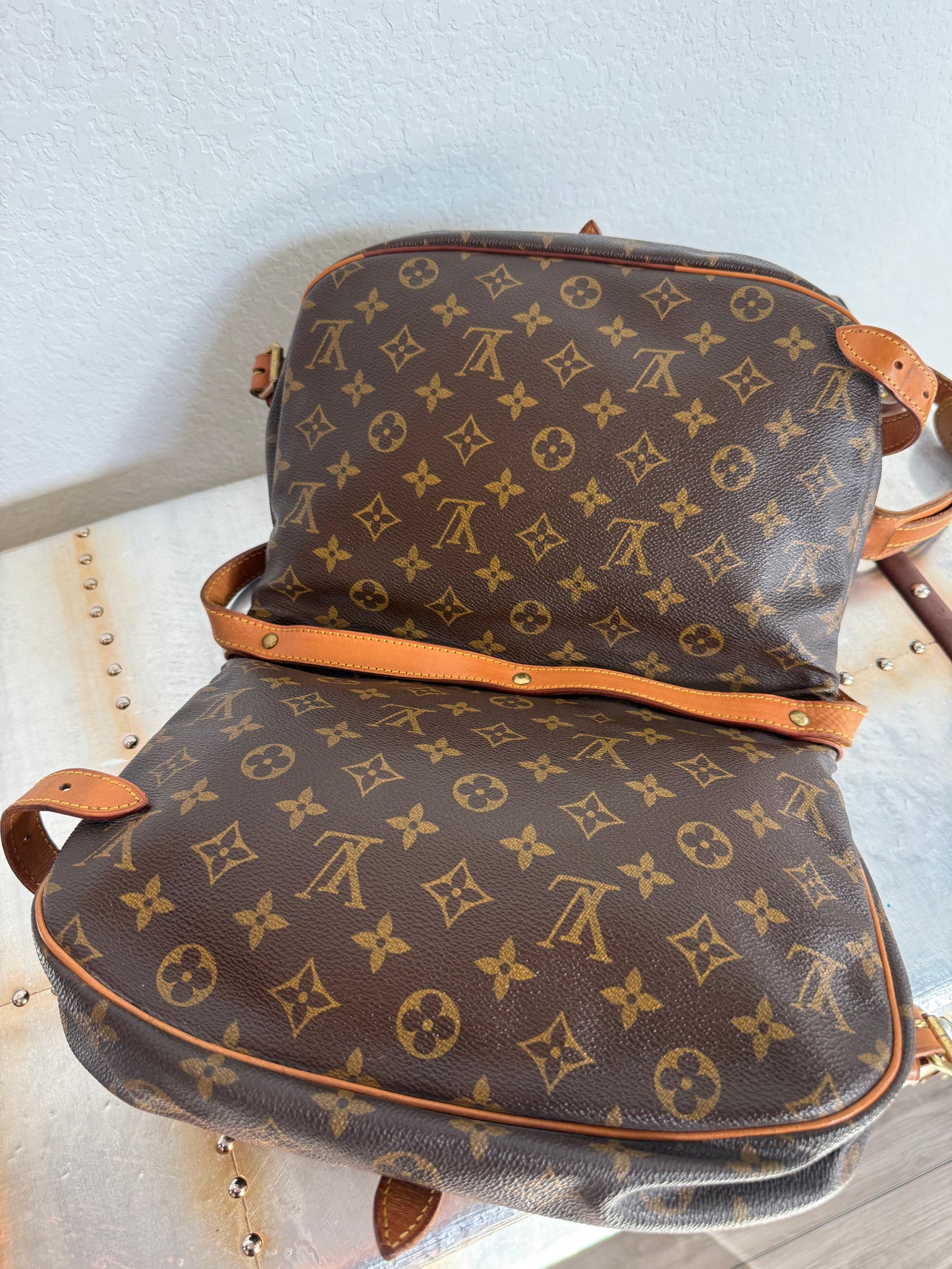 Pre-owned Authentic Louis Vuitton Saumur 30 Monogram Crossbody Bag