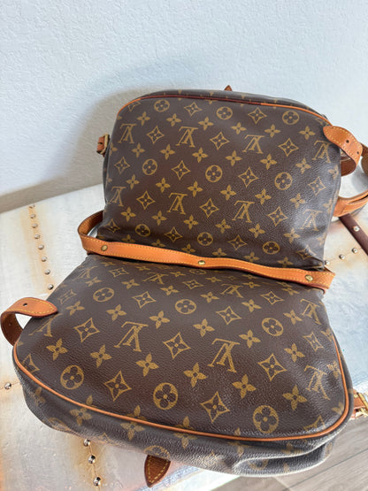 Pre-owned Authentic Louis Vuitton Saumur 30 Monogram Crossbody Bag