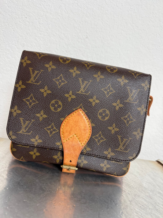 Pre-owned Louis Vuitton Cartouchiere MM Monogram Shoulder / Crossbody Bag