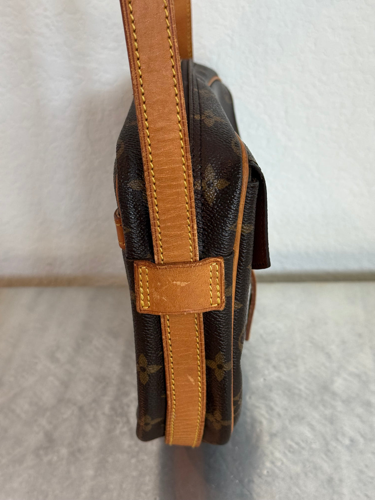 Pre-owned Authentic Louis Vuitton Jeune Fille GM Monogram Crossbody Bag