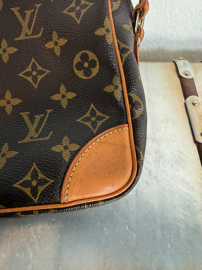 Pre-owned Louis Vuitton Trocadero 30 Monogram Shoulder / Crossbody Bag