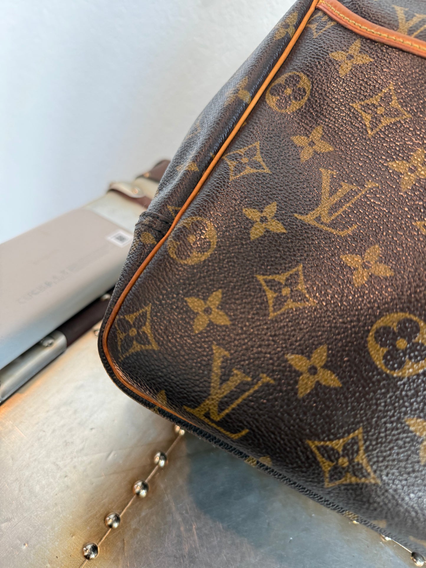 Pre-owned Authentic Louis Vuitton Deauville Monogram Handbag