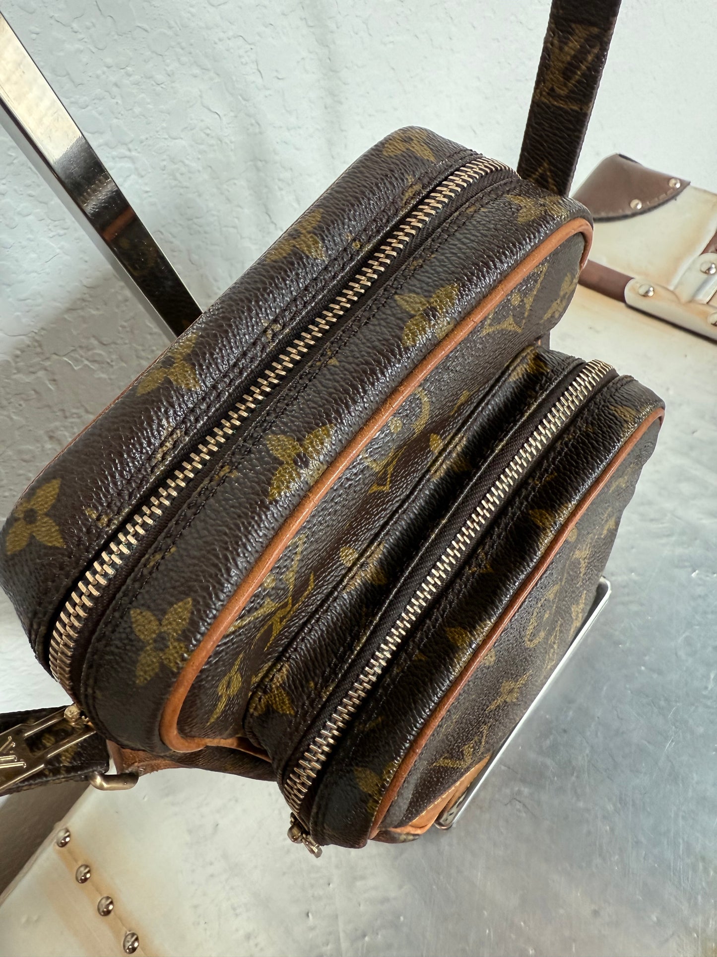 Pre-owned Authentic Louis Vuitton Amazon Monogram Crossbody Bag