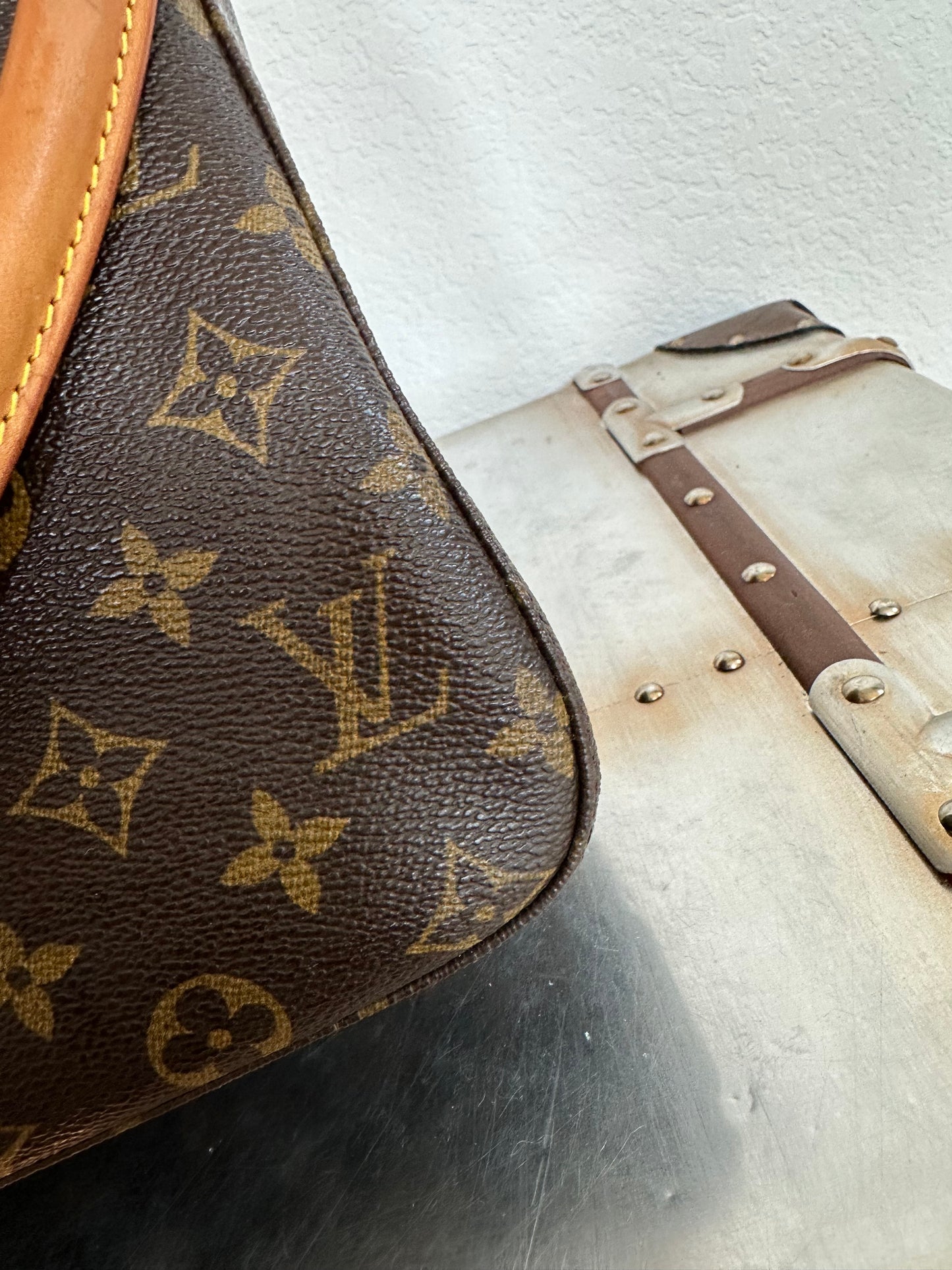 Pre-owned Authentic Louis Vuitton Looping GM Monogram Shoulder Bag