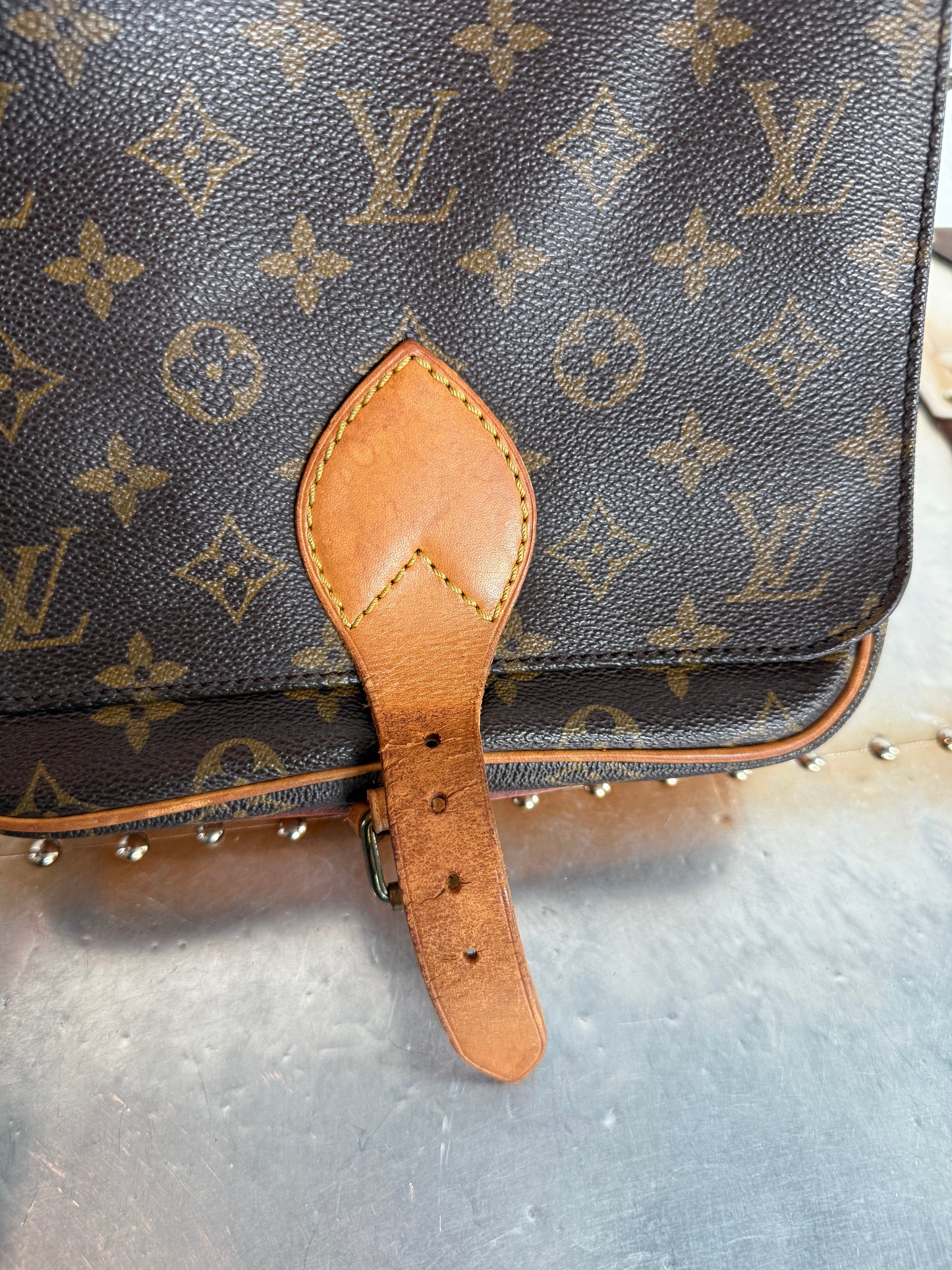 Pre-owned Louis Vuitton Cartouchiere MM Monogram Shoulder / Crossbody Bag