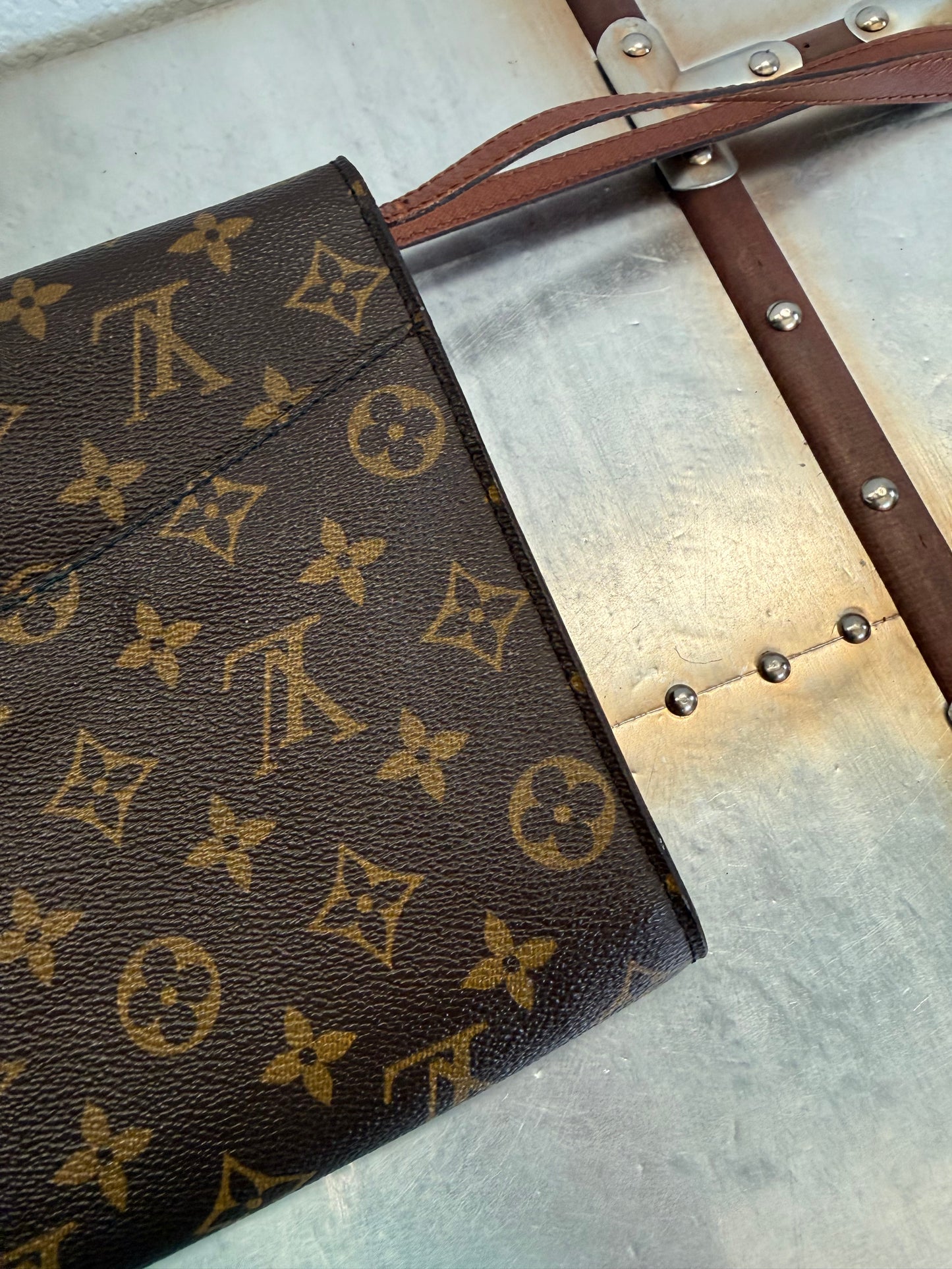 Pre-owned Authentic Louis Vuitton Bordeaux 27 2-Way Clutch / Shoulder Bag