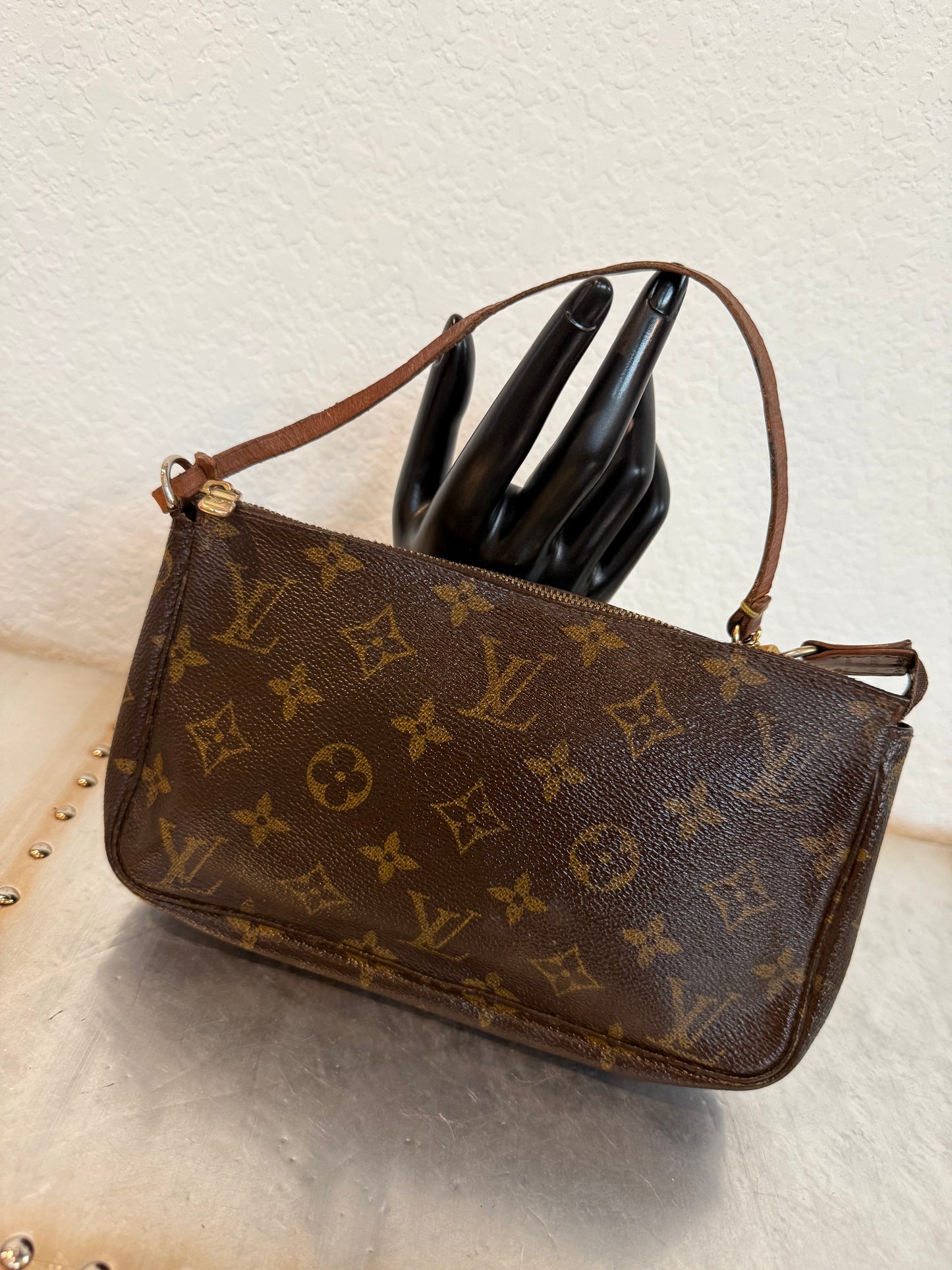 Pre-owned Authentic Louis Vuitton Pochette Accessoires Monogram Shoulder / Handbag