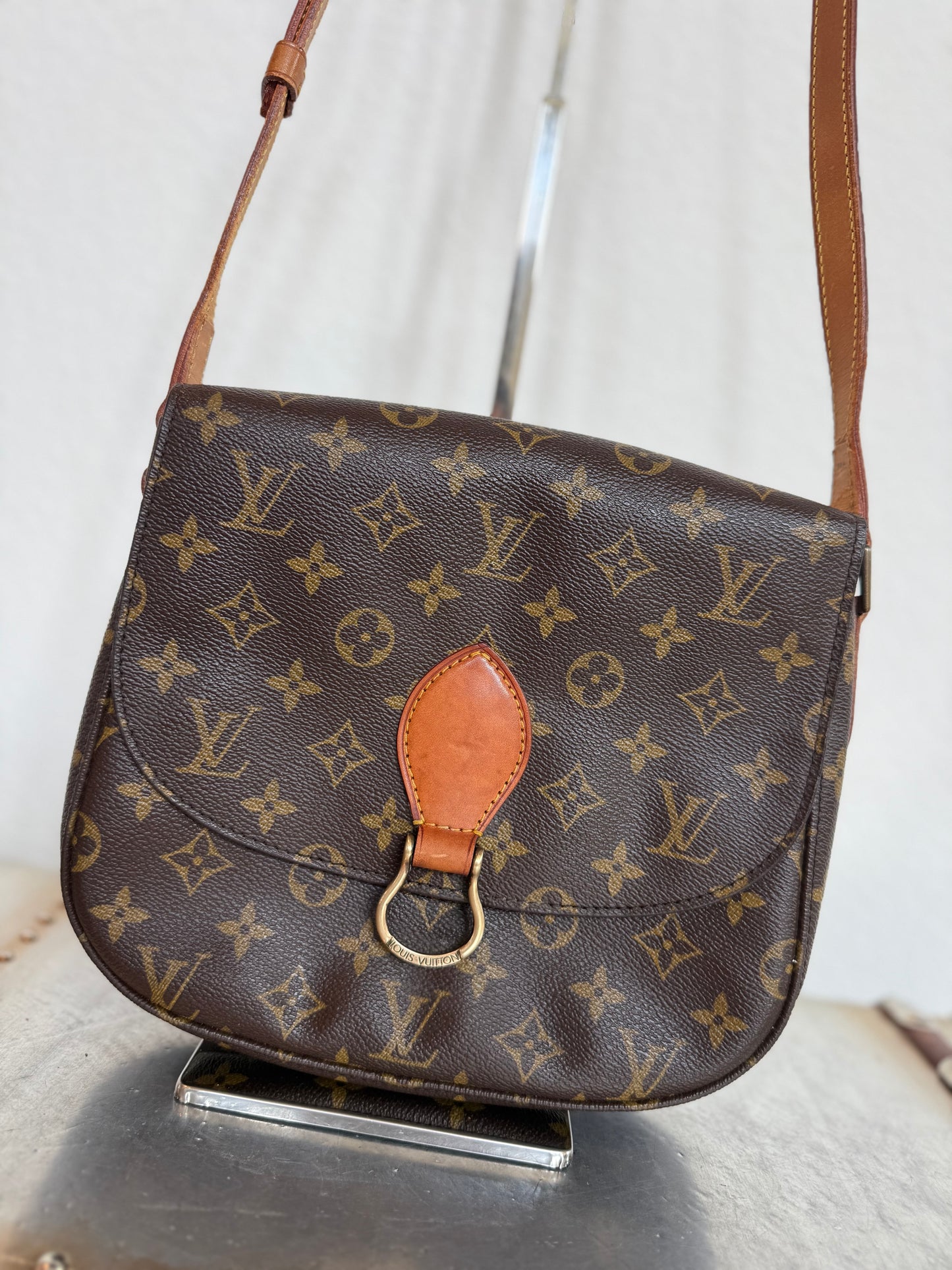 Pre-owned Authentic Louis Vuitton Saint Cloud GM Monogram Crossbody Bag
