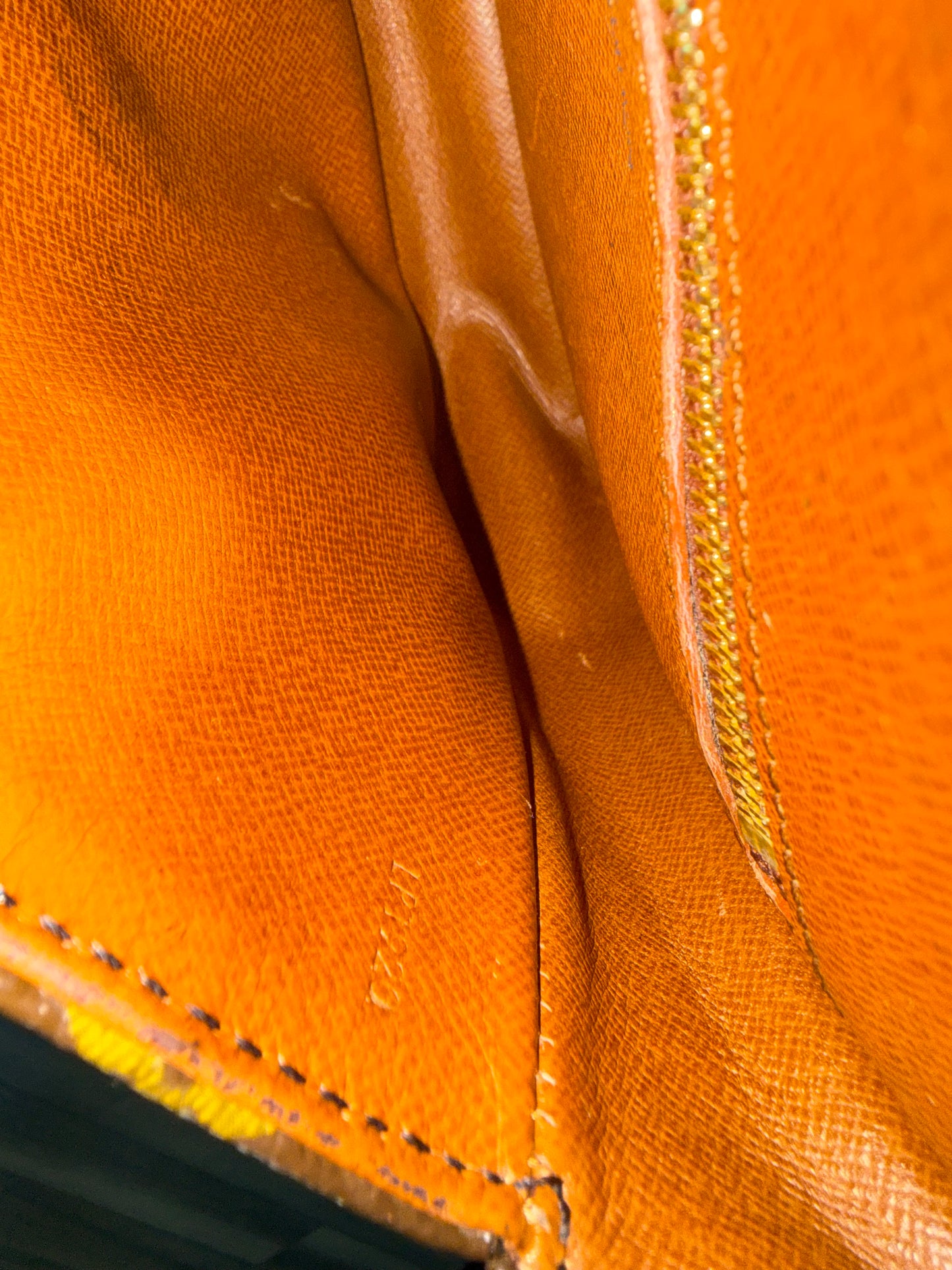 Pre-owned Authentic Louis Vuitton Saint Cloud MM Monogram Shoulder / Crossbody Bag