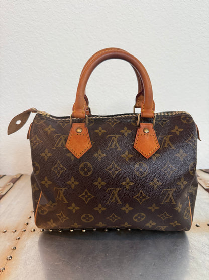 Pre-owned Authentic Louis Vuitton Speedy 25 Monogram Handbag