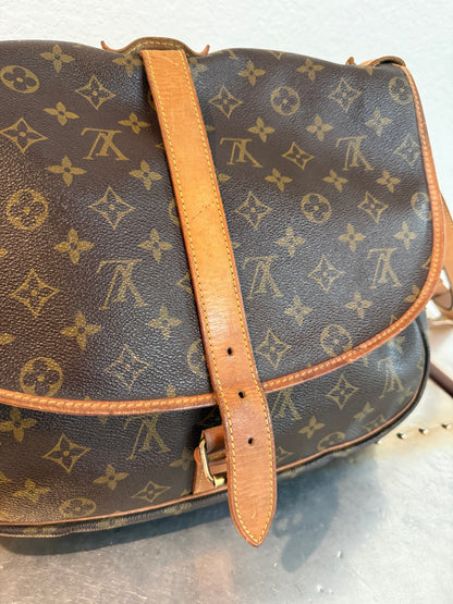 Pre-owned Authentic Louis Vuitton Monogram Saumur 35 Crossbody Bag