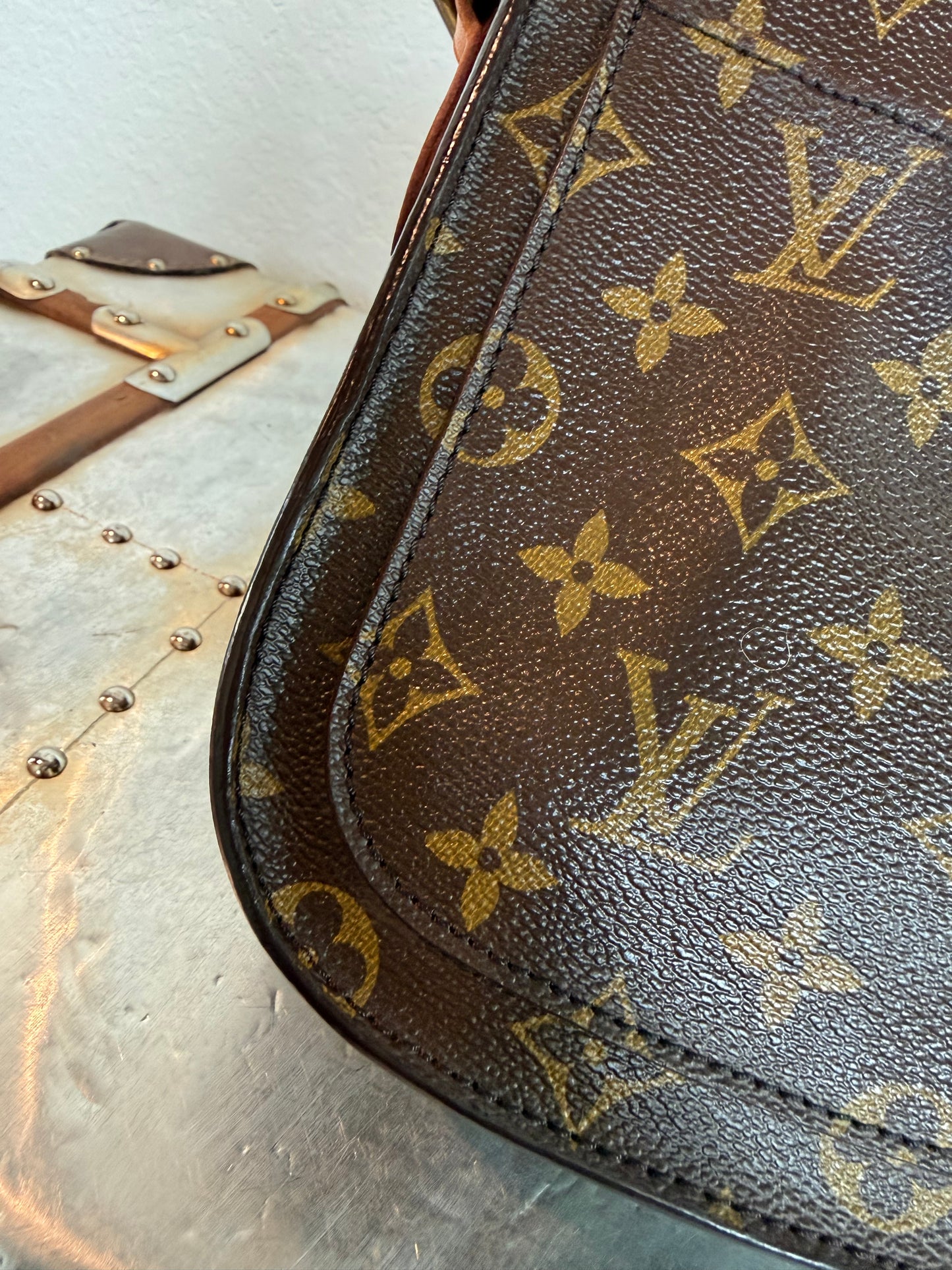 Pre-owned Authentic Louis Vuitton Saint Cloud MM Monogram Shoulder / Crossbody Bag