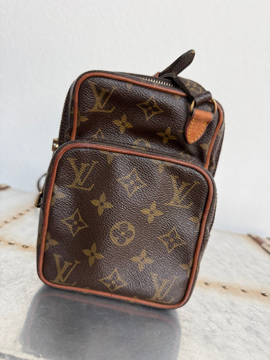 Pre-owned Louis Vuitton Mini Amazon Monogram Crossbody Bag