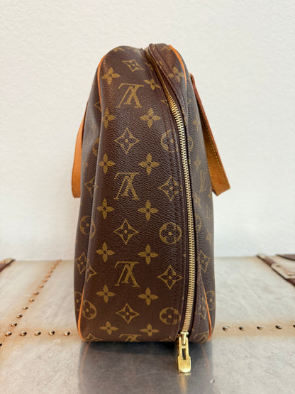 Pre-owned Authentic Louis Vuitton Excursion Monogram Handbag
