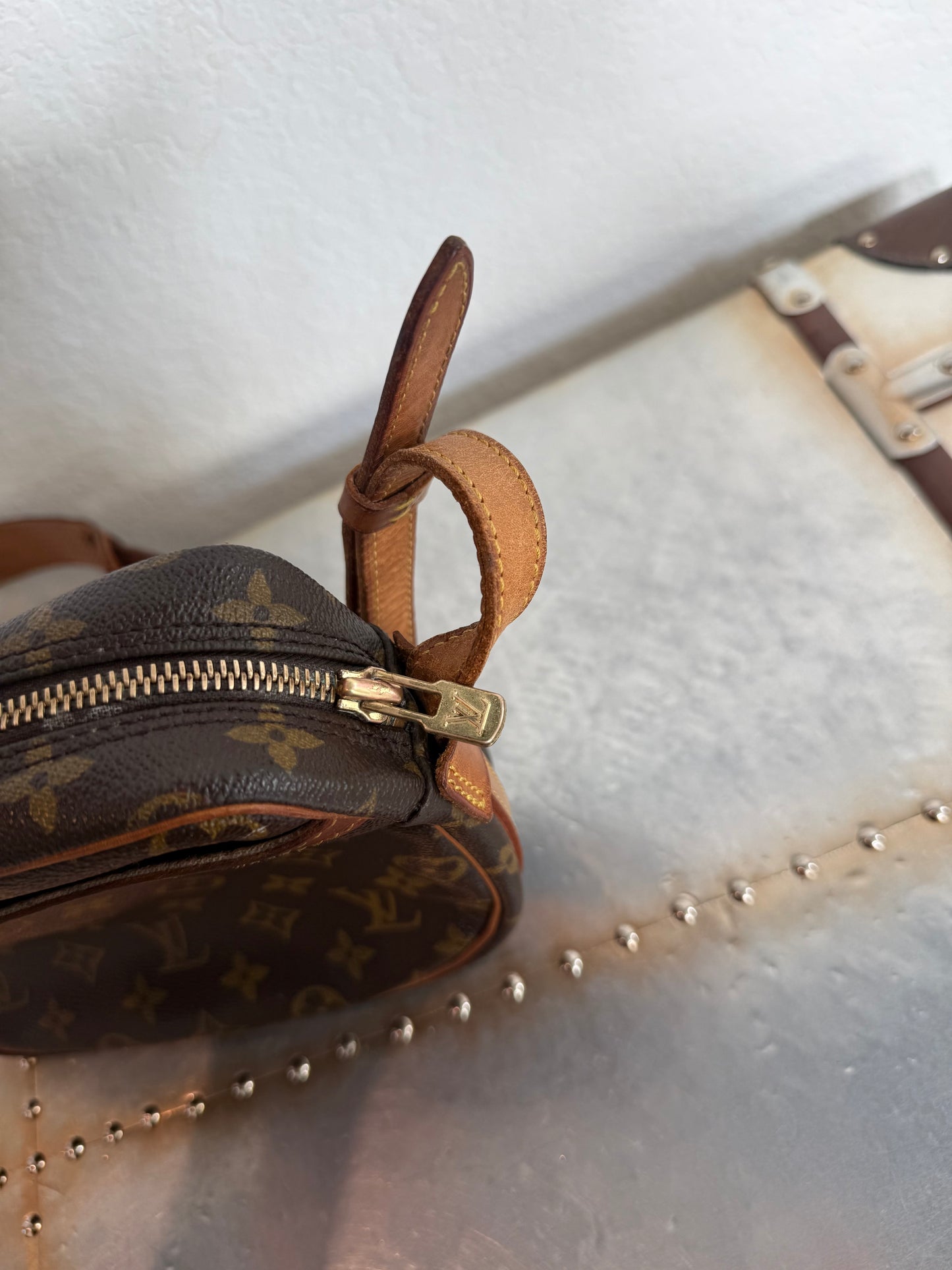 Pre-owned Authentic Louis Vuitton Jeune Fille GM Monogram Crossbody Bag