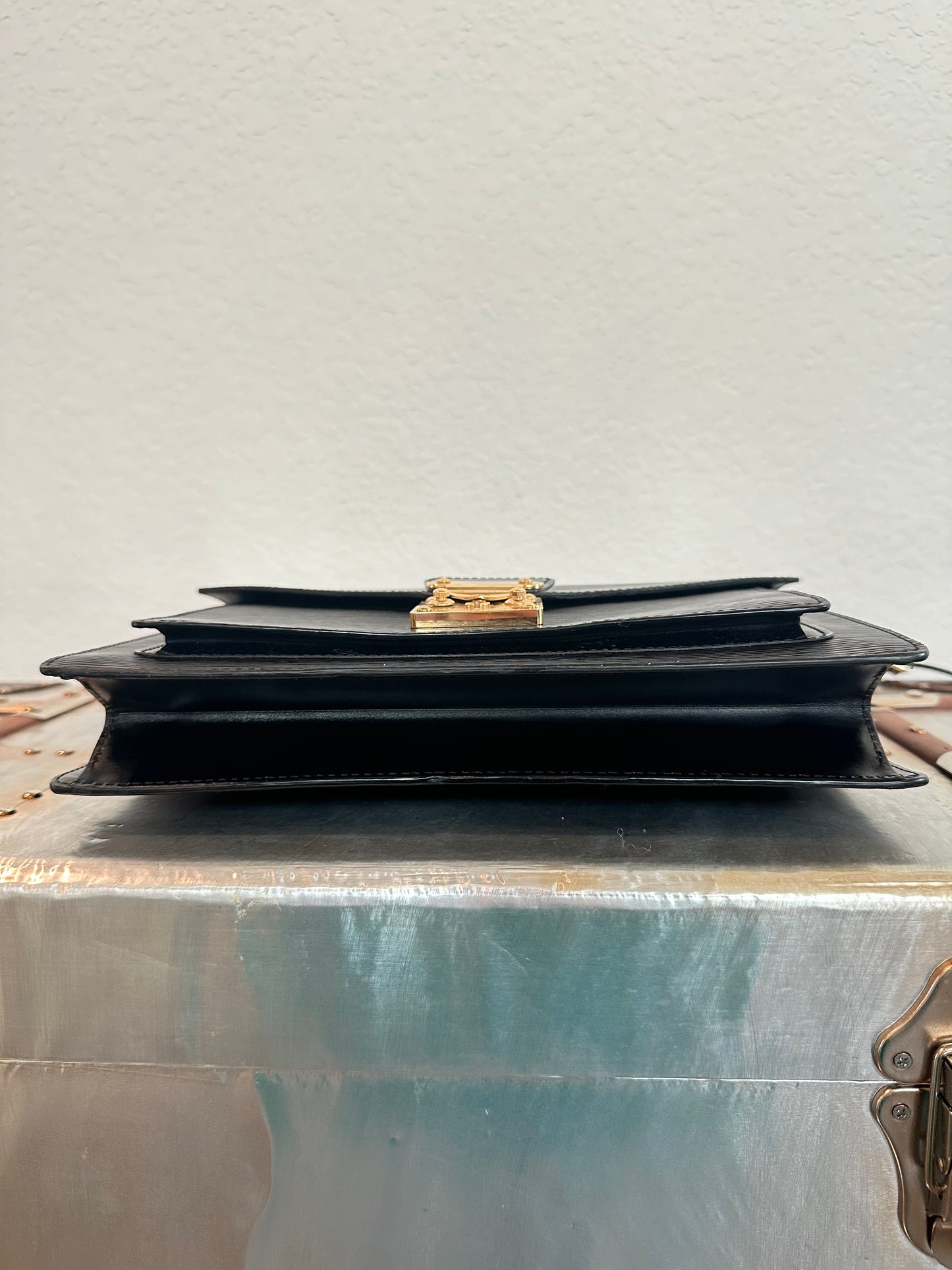 Pre-owned Authentic Louis Vuitton Monceau Epi Black Shoulder / Crossbody Bag
