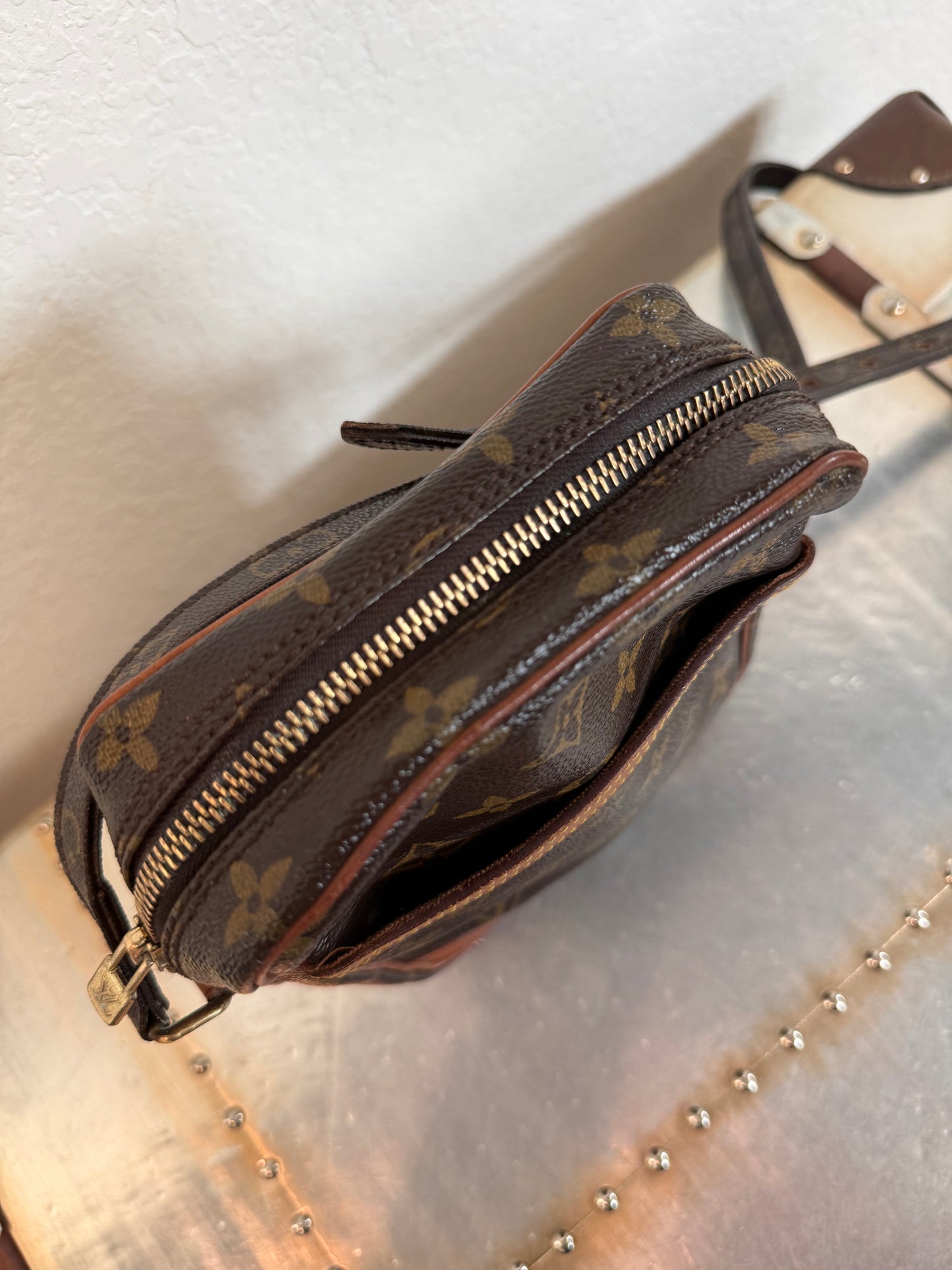 Pre-owned Authentic Louis Vuitton Danube Monogram Crossbody Bag