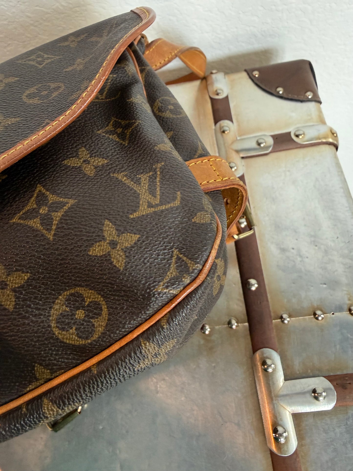 Pre-owned Authentic Louis Vuitton Saumur 30 Monogram Crossbody Bag