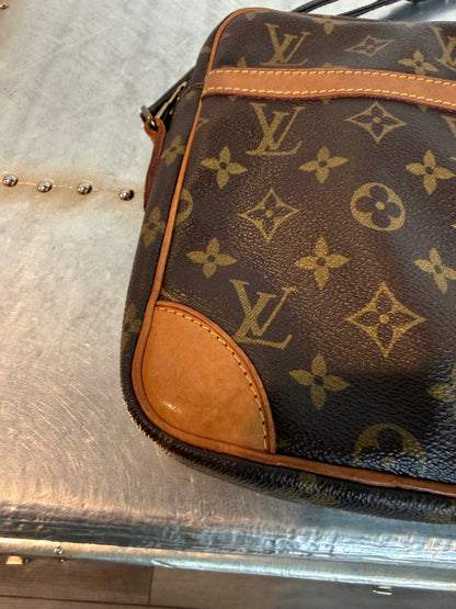 Pre-owned Authentic Louis Vuitton Danube Monogram Crossbody Bag