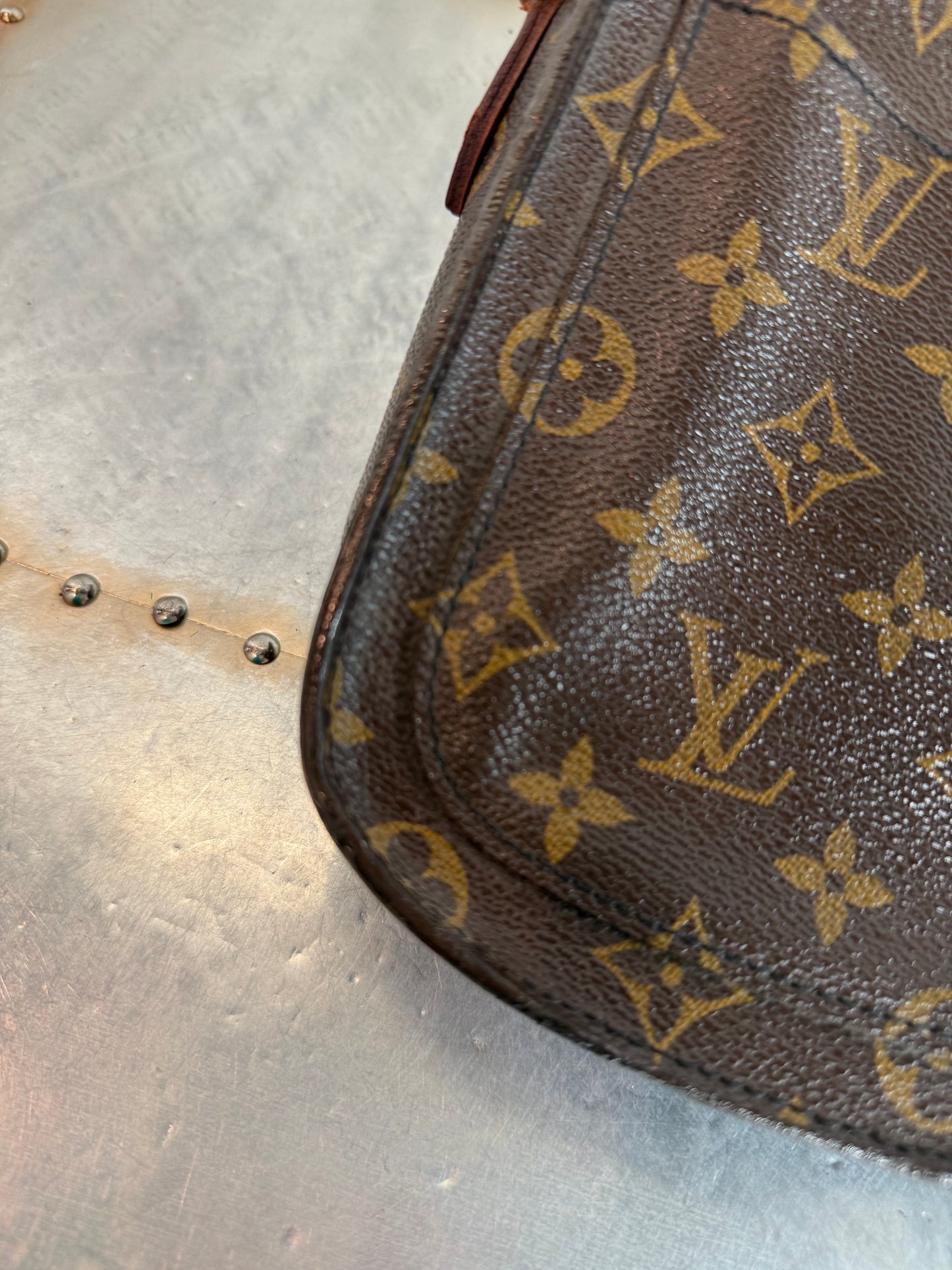 Pre-owned Authentic Louis Vuitton Saint Cloud MM Monogram Shoulder / Crossbody Bag