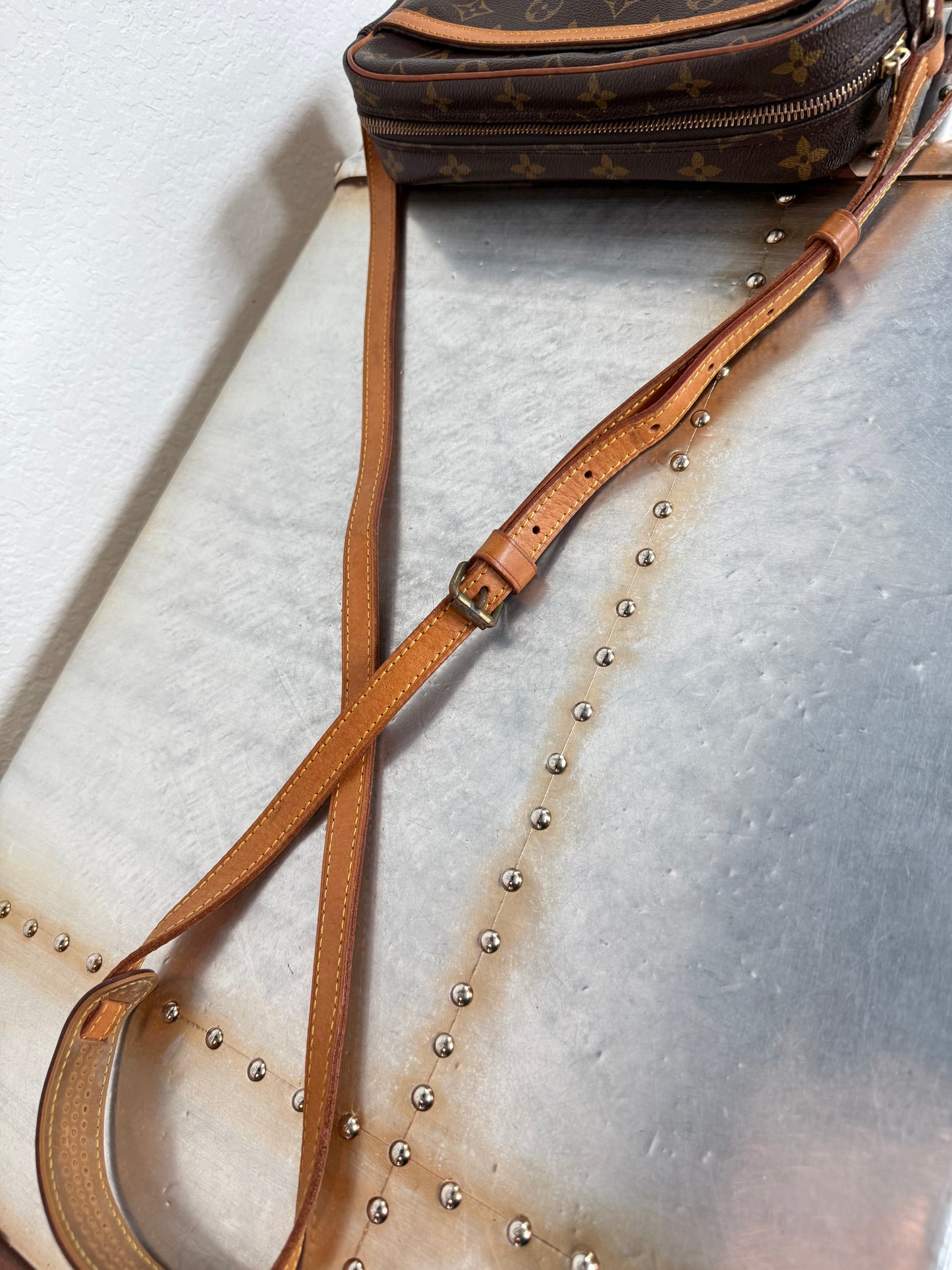 Pre-owned Authentic Louis Vuitton Trocadero 27 Monogram Crossbody Bag