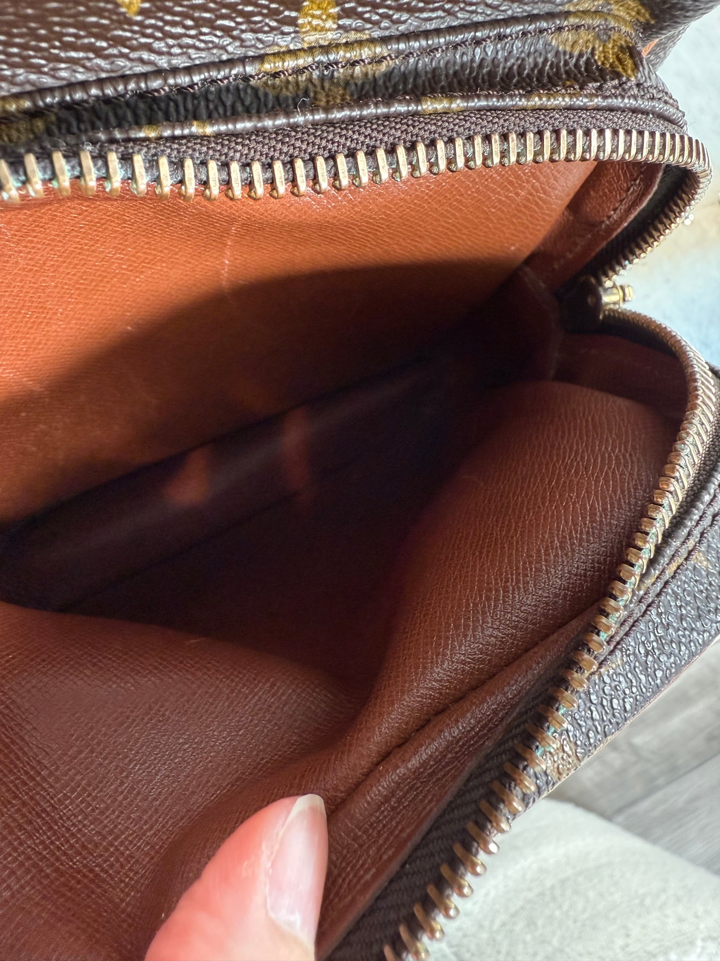 Pre-owned Authentic Louis Vuitton Amazon Monogram Crossbody Bag