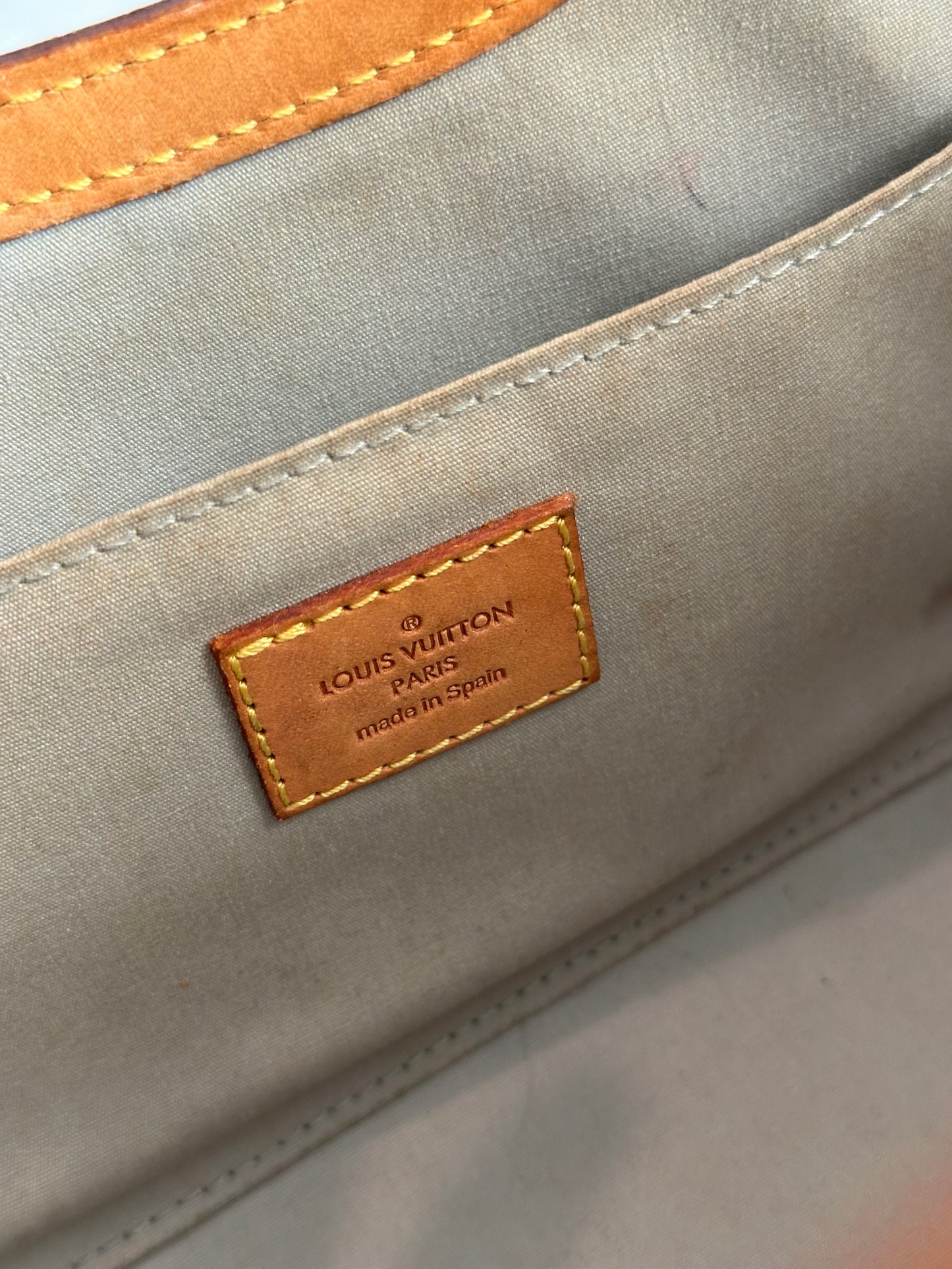 Pre-owned Authentic Louis Vuitton Vernis Roxbury Drive Handbag (Crossbody Bag)