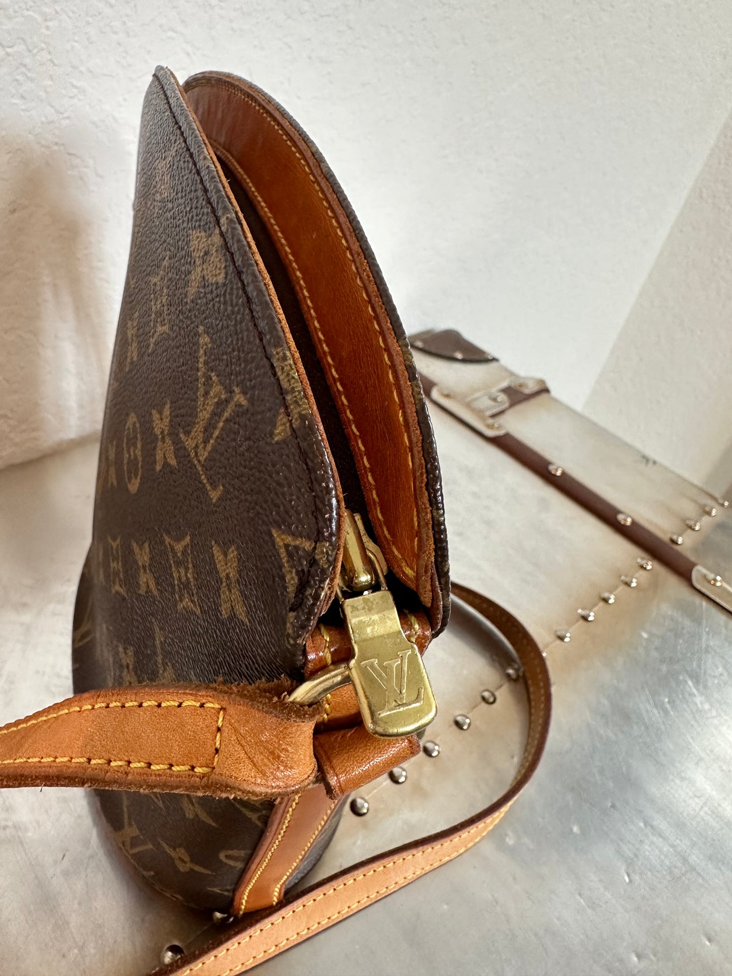 Pre-owned Authentic Louis Vuitton Drouot Monogram Crossbody Bag