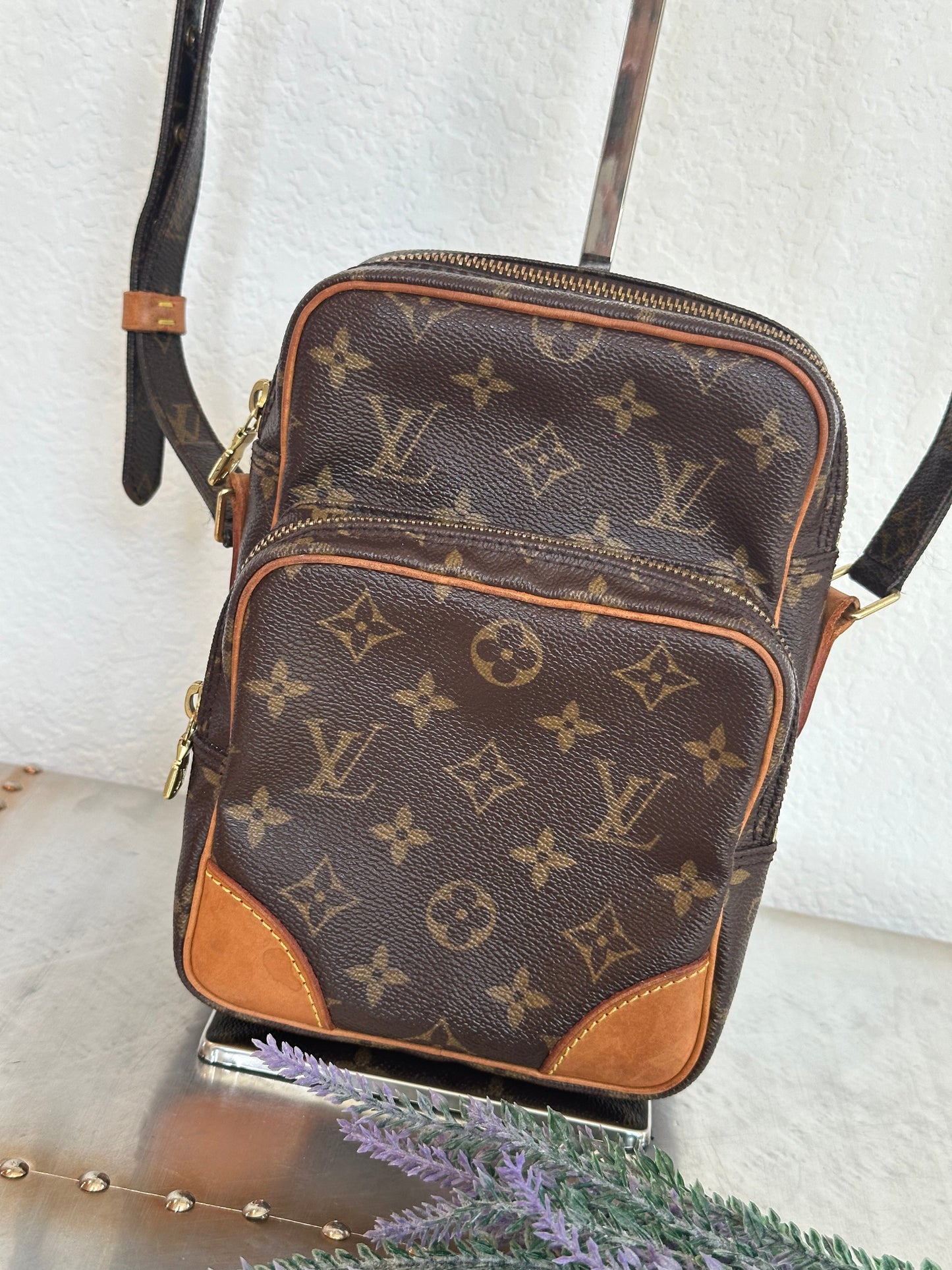 Pre-owned Authentic Louis Vuitton Amazon Monogram Crossbody Bag