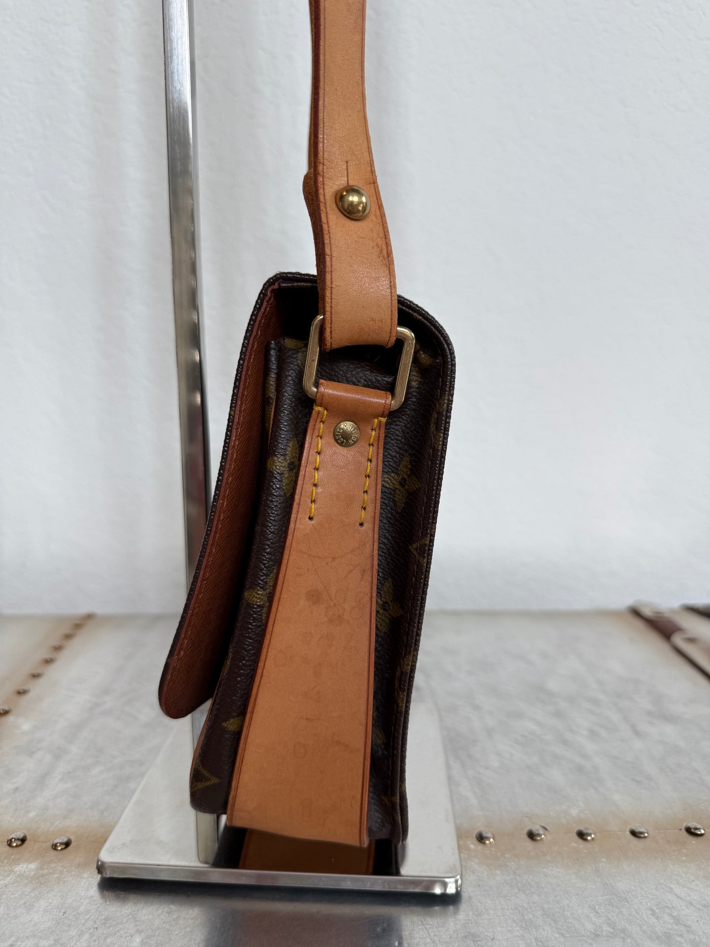 Pre-owned Louis Vuitton Cartouchiere MM Monogram Shoulder / Crossbody Bag