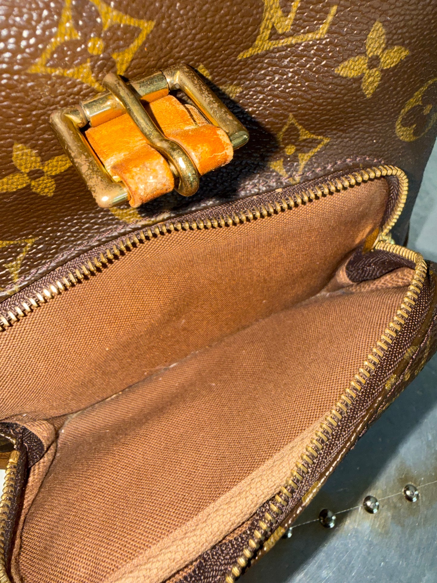 Pre-owned Authentic Louis Vuitton Montsouris MM Monogram Backpack