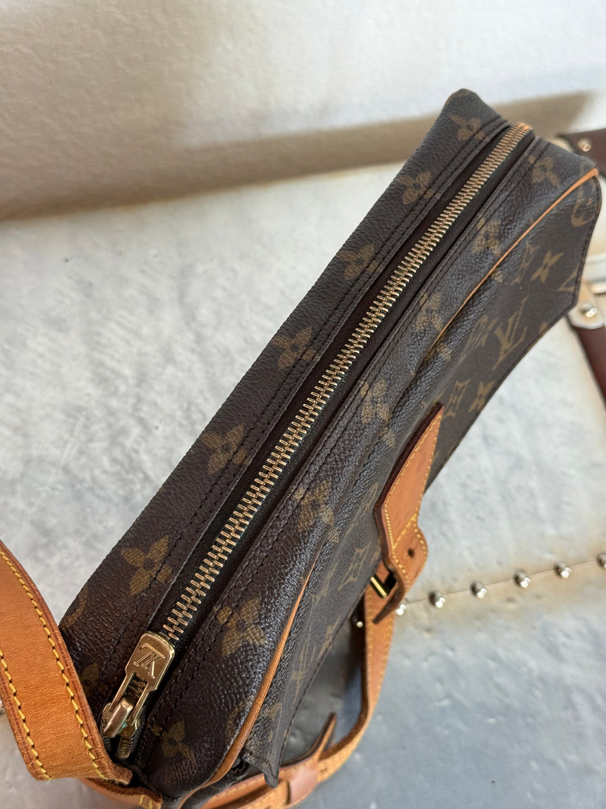 Pre-owned Authentic Louis Vuitton Jeune Fille GM Monogram Crossbody Bag